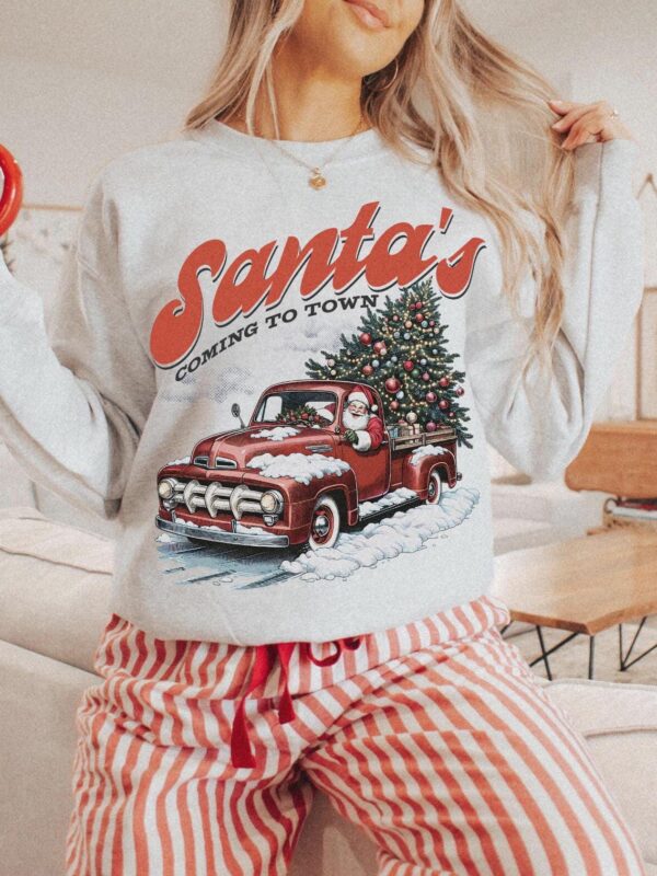 vintage t shirt santas coming to town sweatshirt oversized crewneck featuring vintage santa claus design for country christmas celebrations nloyj