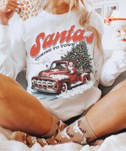 vintage t shirt santas coming to town sweatshirt oversized crewneck featuring vintage santa claus design for country christmas celebrations pzjfk