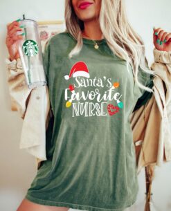 Vintage T Shirt Santas Favorite Nurse Design for Christmas Funny Christmas Shirts Ideal for RN Professionals