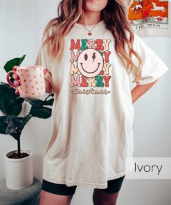 vintage t shirt smiley face merry christmas crewneck shirt retro design with bold xmas lightning for holiday celebrations bd2ng