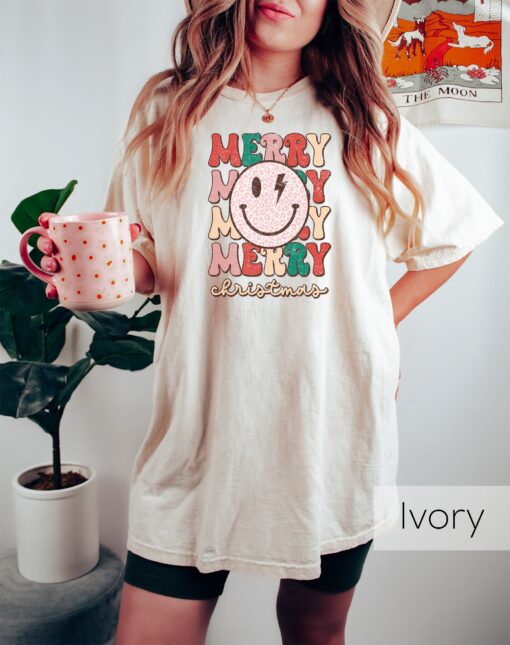 vintage t shirt smiley face merry christmas crewneck shirt retro design with bold xmas lightning for holiday celebrations bd2ng