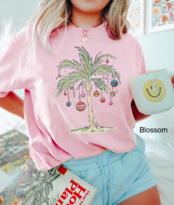 vintage t shirt tropical christmas palm tree design comfort colors family matching tee for beach parties and holiday celebrations qkvut