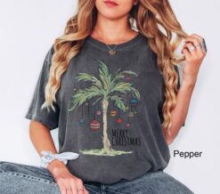 vintage t shirt tropical christmas palm tree design merry christmas tee for family beach gatherings and holiday celebrations vxenp