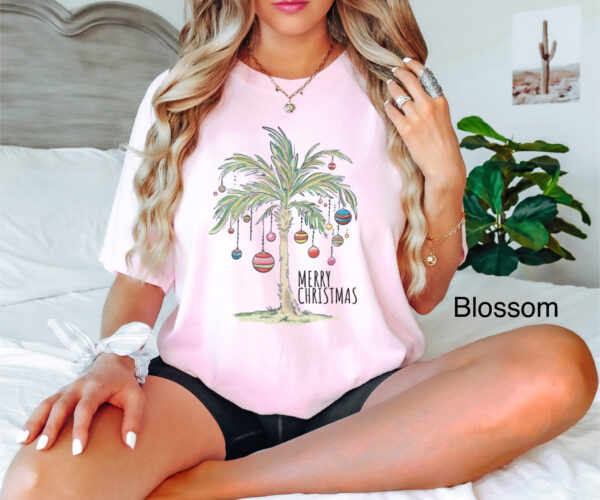 vintage t shirt tropical christmas palm tree design merry christmas tee for family beach gatherings and holiday celebrations zisn3