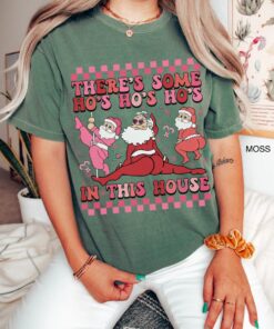 vintage t shirt twerking santa design funny christmas shirt with theres some hos hos hos in this house for holiday parties 6jtql