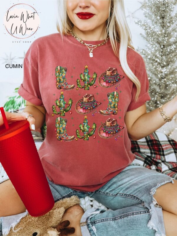 vintage t shirt western christmas cactus tree design oversized holiday tee with howdy cowboy theme for festive celebrations dmjdm