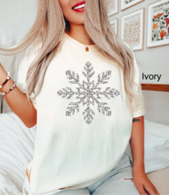Vintage T Shirt Womens Christmas Snowflake Top with Faux Silver Glitter Winter Design Oversized Holiday Tee for Seasonal Style