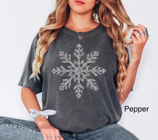 vintage t shirt womens christmas snowflake top with faux silver glitter winter design oversized holiday tee for seasonal style y9njd