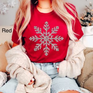 vintage t shirt womens snowflake design faux silver glitter winter top oversized holiday tee for christmas celebrations tvrlg