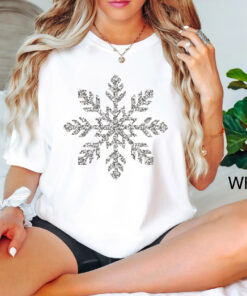 vintage t shirt womens snowflake design faux silver glitter winter top oversized holiday tee for christmas celebrations ureil