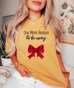 vintage t shirts comfort colors one more reason to be merry tee christmas pregnancy announcement shirt for expecting moms nmh8g scaled