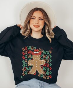 vintage western christmas sweatshirt featuring howdy gingerbread man design for women ideal for country and cowboy holiday celebrations h0o8f