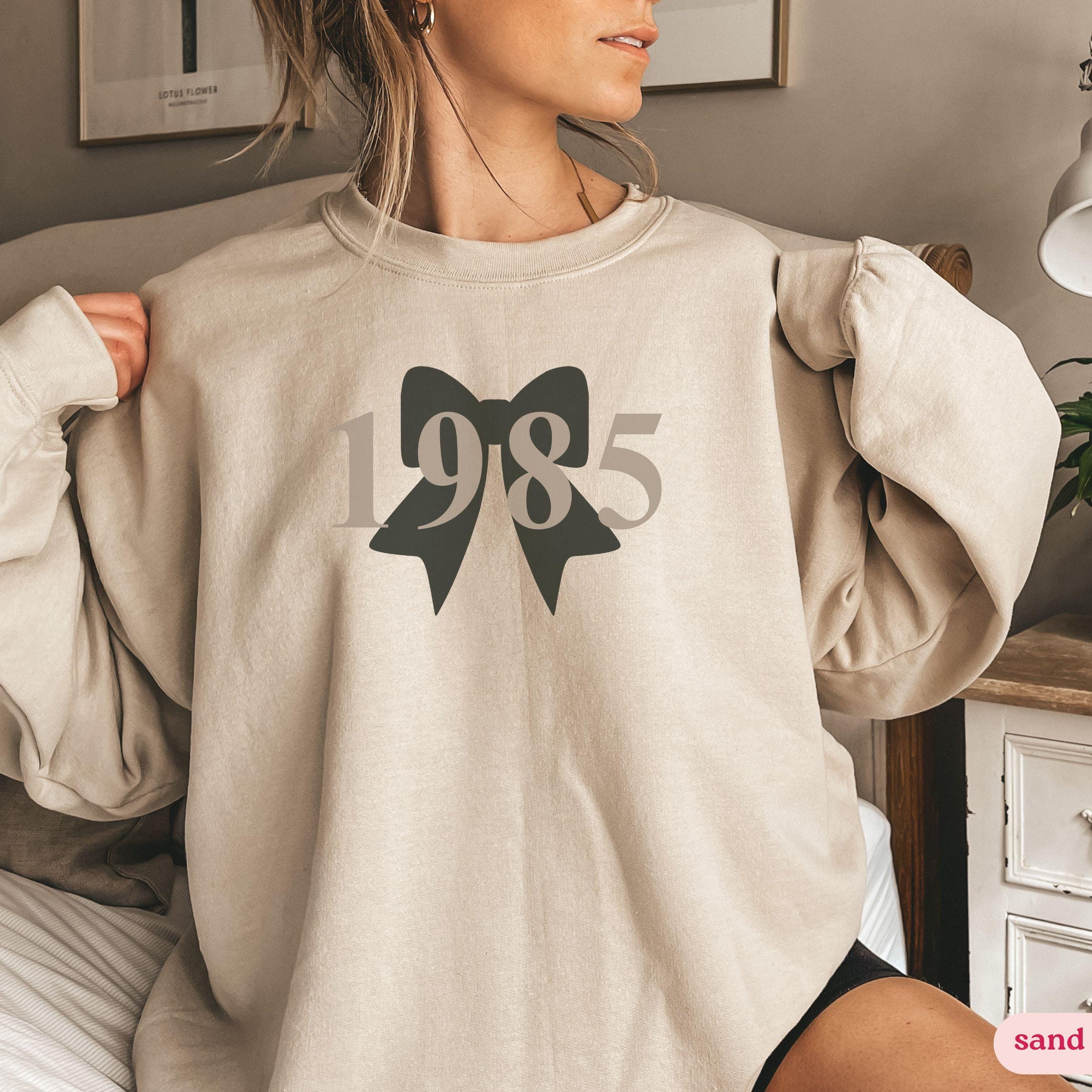 1985 vintage 40th birthday sweatshirt coquette crewneck pullover for birthday party celebration and birth year remembrance yba1p scaled