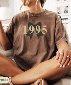 1995 birthday shirt for 30th birthday party comfort colors tee bow design vintage birth year t shirt l3yih