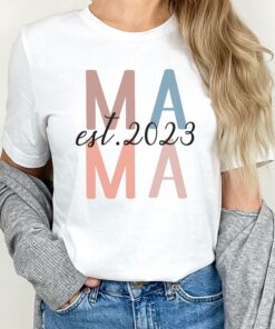 2025 mama t shirt for new moms funny gift idea mothers day shirt unique new mom gift basket cute mom life tee 0li6s