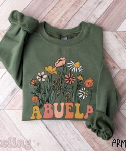 abuela sweatshirt with wildflowers new grandmother est 2024 hispanic pregnancy announcement shirt urzen