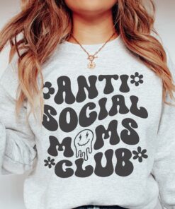 anti social moms club sweatshirt for overstimulated moms cute retro design unique gift for new moms 8ndbv