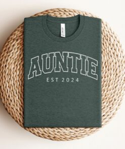 aunt est 2024 shirt for new aunt to be personalized auntie t shirt unique gift for aunt celebrating motherhood gymr4