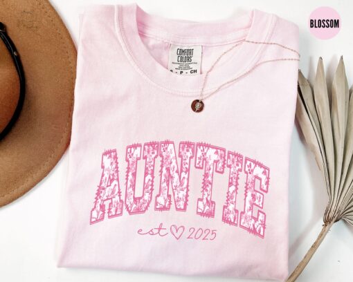 aunt shirt auntie est 2025 pregnancy announcement funny mom life shirt best aunt ever gift for mothers day