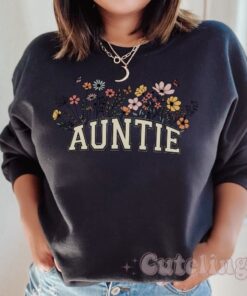 aunt sweatshirt with wildflowers cute aunt crewneck pregnancy reveal gift for new aunt bestie to aunt spring apparel y9z3i