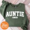 auntie est 2024 sweatshirt for new aunts pregnancy announcement sister gift cool aunt hoodie vptdg