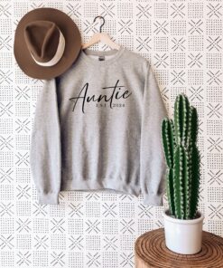 auntie est sweatshirt cute aunt shirt pregnancy announcement sweatshirt unique auntie gift for new aunts and moms somes