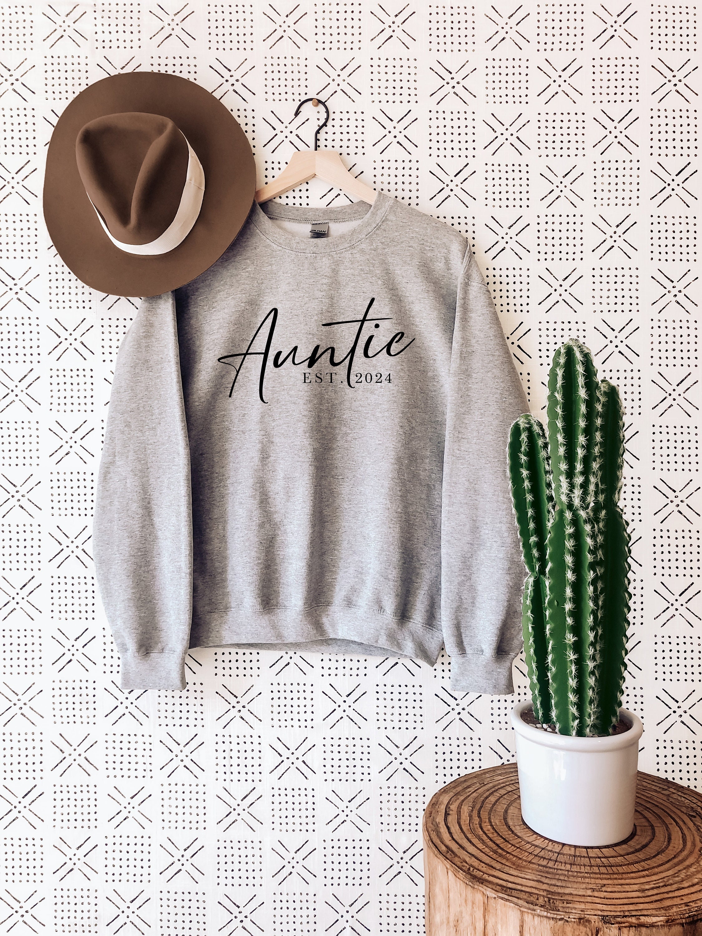 auntie est sweatshirt cute aunt shirt pregnancy announcement sweatshirt unique auntie gift for new aunts and moms somes scaled