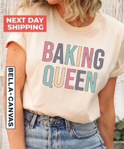 baking queen shirt for baking lovers and moms funny baker t shirt ideal gift for chefs and cookie enthusiasts bvqmu