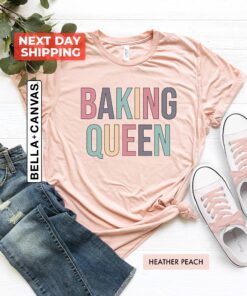 baking queen shirt for baking lovers and moms funny baker t shirt ideal gift for chefs and cookie enthusiasts jvrke