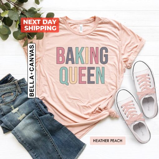 baking queen shirt for baking lovers and moms funny baker t shirt ideal gift for chefs and cookie enthusiasts jvrke