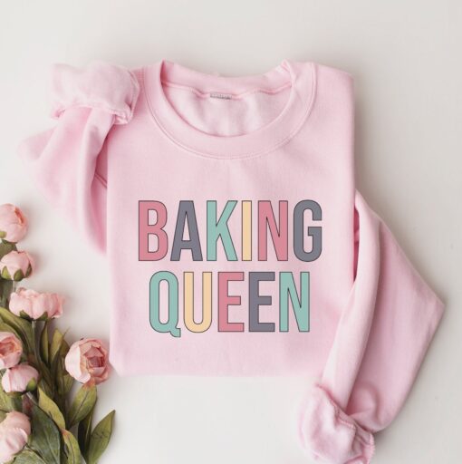 baking queen sweatshirt for cooking lovers funny cookie hoodie ideal baking mom gift and chef gifts gui04