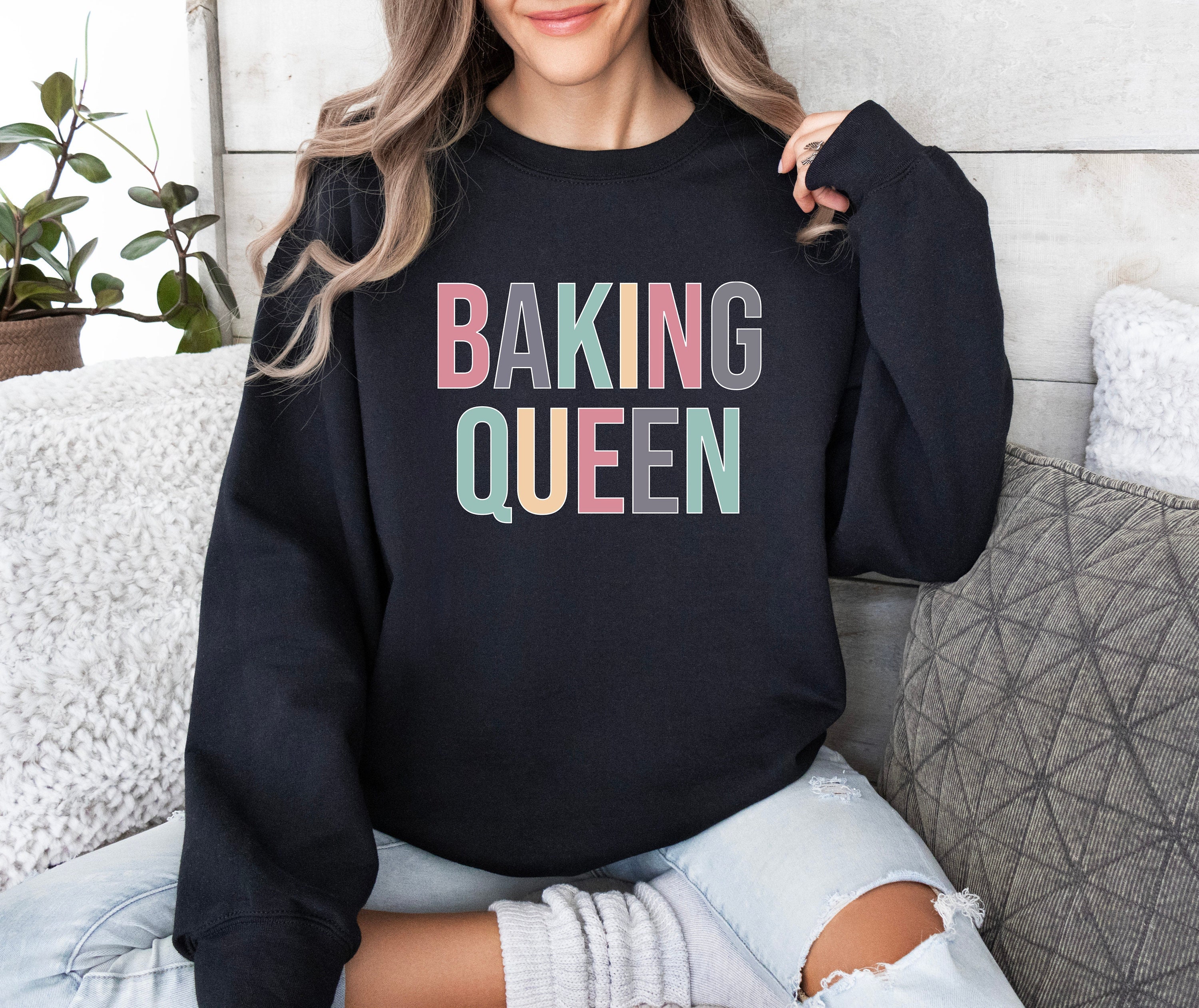 baking queen sweatshirt for cooking lovers funny cookie hoodie ideal baking mom gift and chef gifts xq9vn scaled