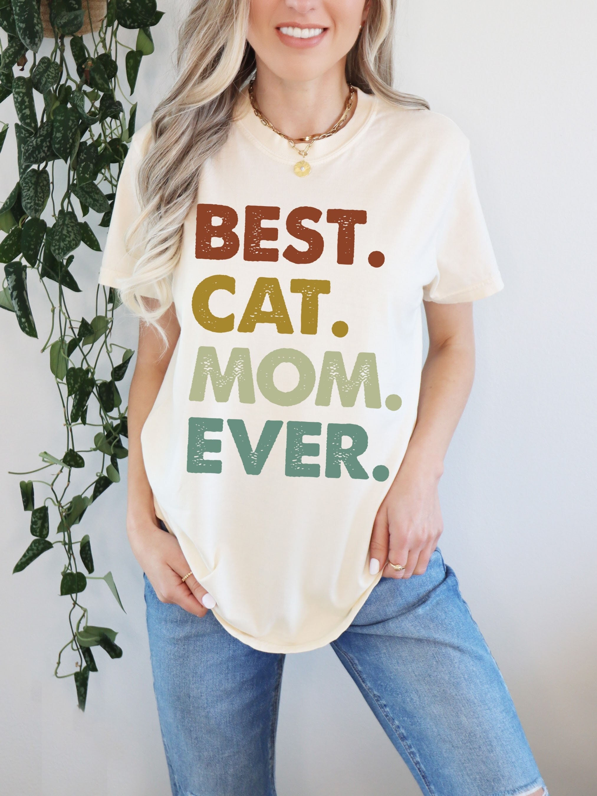 best cat mom shirt for mom birthday gift cute love mom t shirt comfort colors funny cat mom ever shirt 6guqk scaled