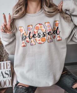 blessed mom sweatshirt for mothers day funny mom life sweater best mom gift groovy style for moms 4xlw2