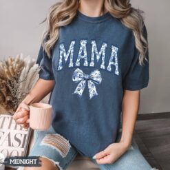 blue ribbon mama shirt cute floral bow tee for mothers day retro new mom gift vintage mom shirt aesthetic design a0wns