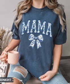 blue ribbon mama shirt cute floral bow tee for mothers day retro new mom gift vintage mom shirt aesthetic design a0wns