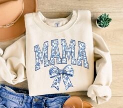 blue ribbon mama sweatshirt cute mom life shirt retro floral design perfect for mothers day gifts and new moms f6on0