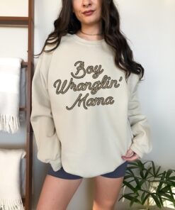 boy mama sweatshirt crewneck for women western style raising cowboys trendy mom life apparel midwest country fashion zjhaf