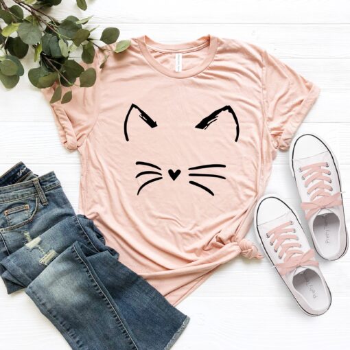 cat mom shirt with cute cat face design i love cats t shirt for animal lovers and cat owners jknnl