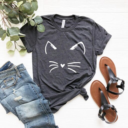 cat mom shirt with cute cat face design i love cats t shirt for animal lovers and cat owners wlv5n