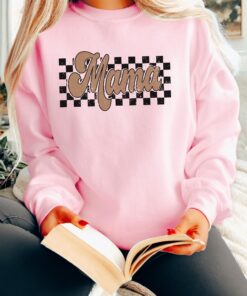 checkered mama sweatshirt retro crewneck mom life shirt for new moms and mothers day gifts ojrtx