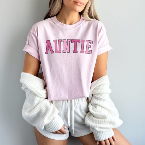comfort colors auntie shirt for new aunts pregnancy announcement gift cute aunt shirt for pregnancy reveal 8mnqm scaled