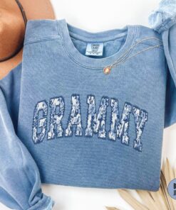 comfort colors grammy sweatshirt crewneck for first time grandma mothers day gift cute granny outfit vugfm