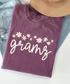 comfort colors grandma shirt daisy design personalized gift for new grandma pregnancy reveal christmas gift fv8pk