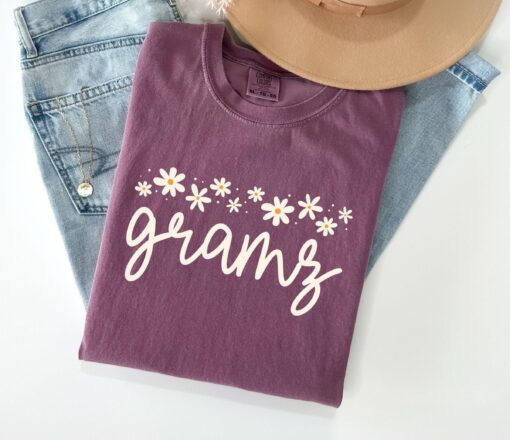 comfort colors grandma shirt daisy design personalized gift for new grandma pregnancy reveal christmas gift fv8pk