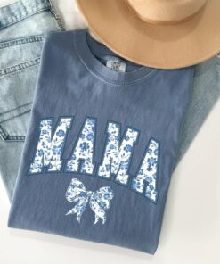 comfort colors mama shirt in blue ribbon cute mom shirt with bow design for mothers day gifts and girly aesthetic style wjb9b