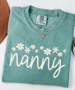 comfort colors nanny shirt for new grandma pregnancy reveal cute daisy design unique grandma gift for christmas lirkl