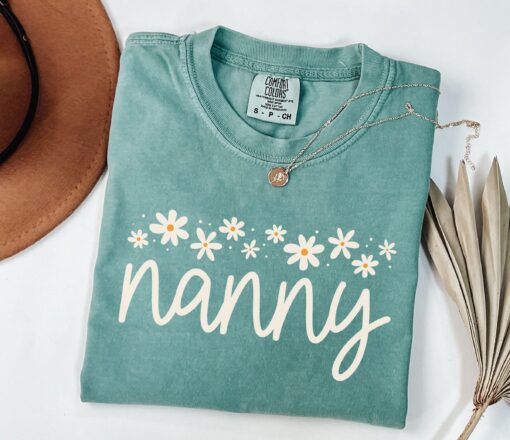 comfort colors nanny shirt for new grandma pregnancy reveal cute daisy design unique grandma gift for christmas lirkl