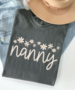 comfort colors nanny shirt for new grandma pregnancy reveal cute daisy design unique grandma gift for christmas n1mdr