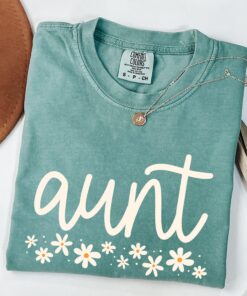 cool aunt shirt daisy t shirt for new aunts pregnancy reveal favorite aunt gift unique aunt apparel 23r3w